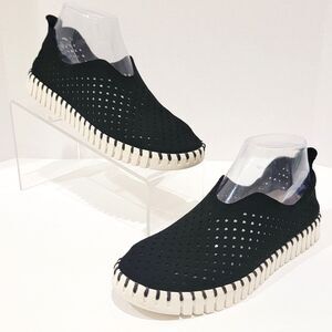 Isle Jacobsen Tulip Slip On Shoes Womens Sz 36 US 6 Black White Perforated Flats